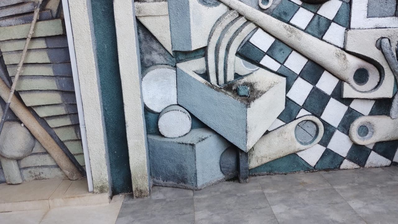 Escultura em concreto nº 12 — obra de Emicles Nogueira Nobre, escultor em Brasília (DF)