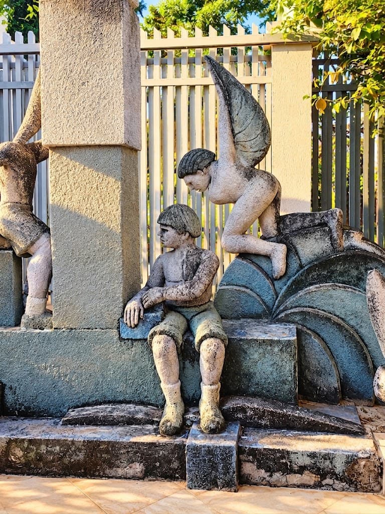 Escultura em concreto nº 18 — obra de Emicles Nogueira Nobre, escultor em Brasília (DF)