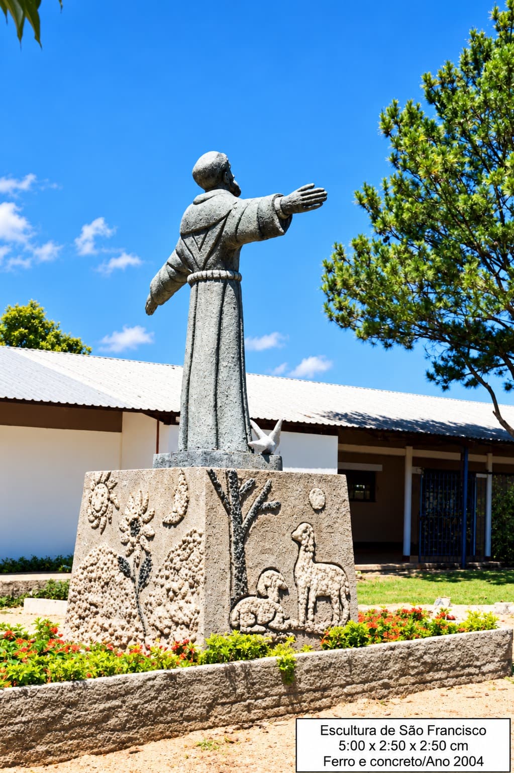 Escultura em concreto nº 9 — obra de Emicles Nogueira Nobre, escultor em Brasília (DF)