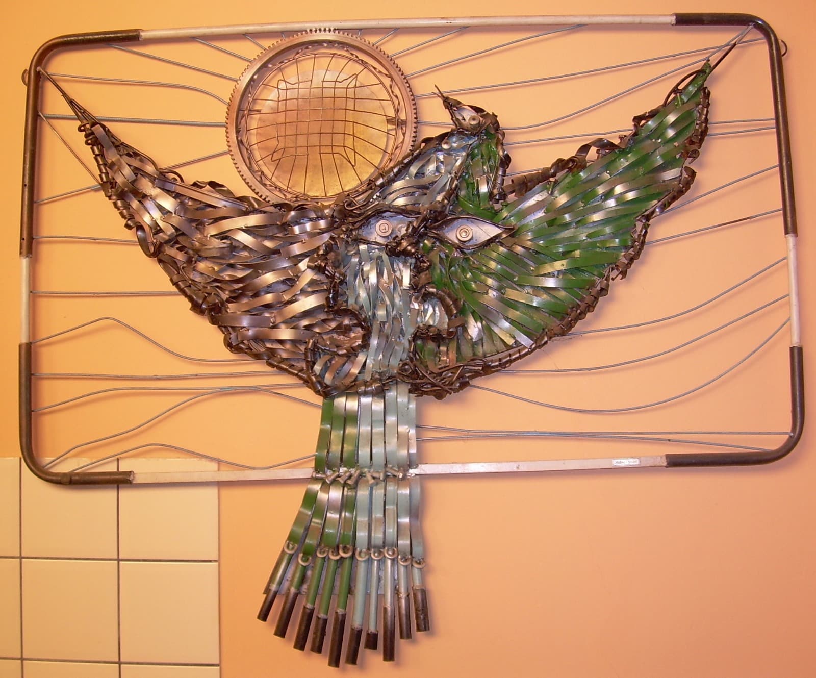 Escultura em sucata nº 16 — obra de Emicles Nogueira Nobre, escultor em Brasília (DF)