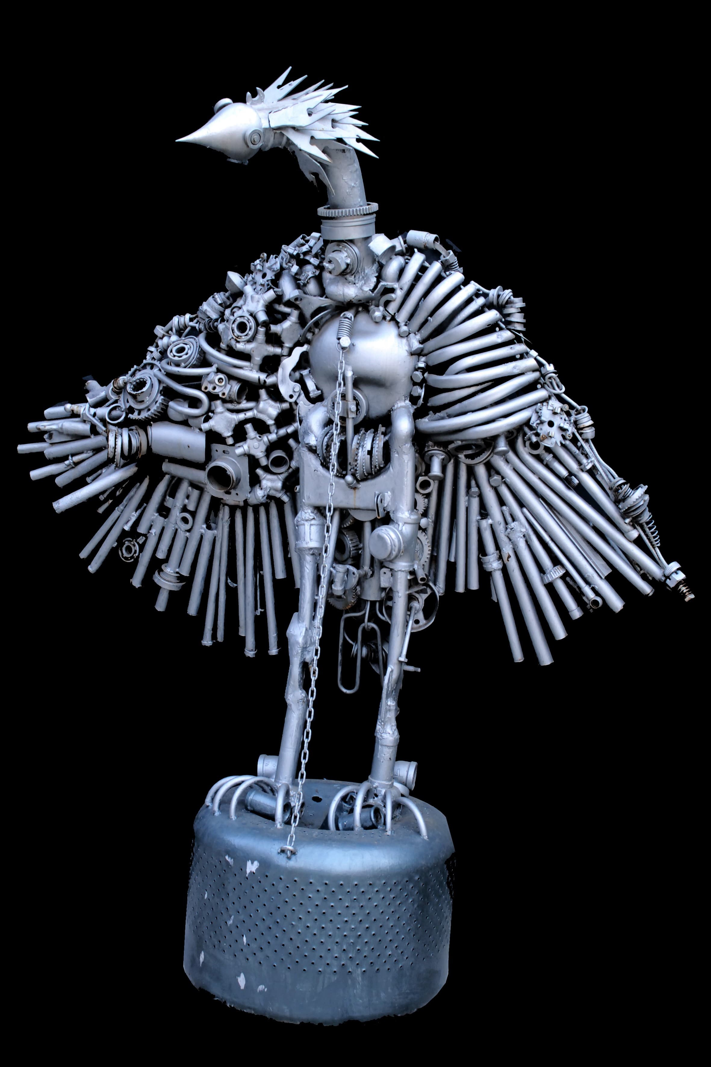 Escultura em sucata nº 2 — obra de Emicles Nogueira Nobre, escultor em Brasília (DF)