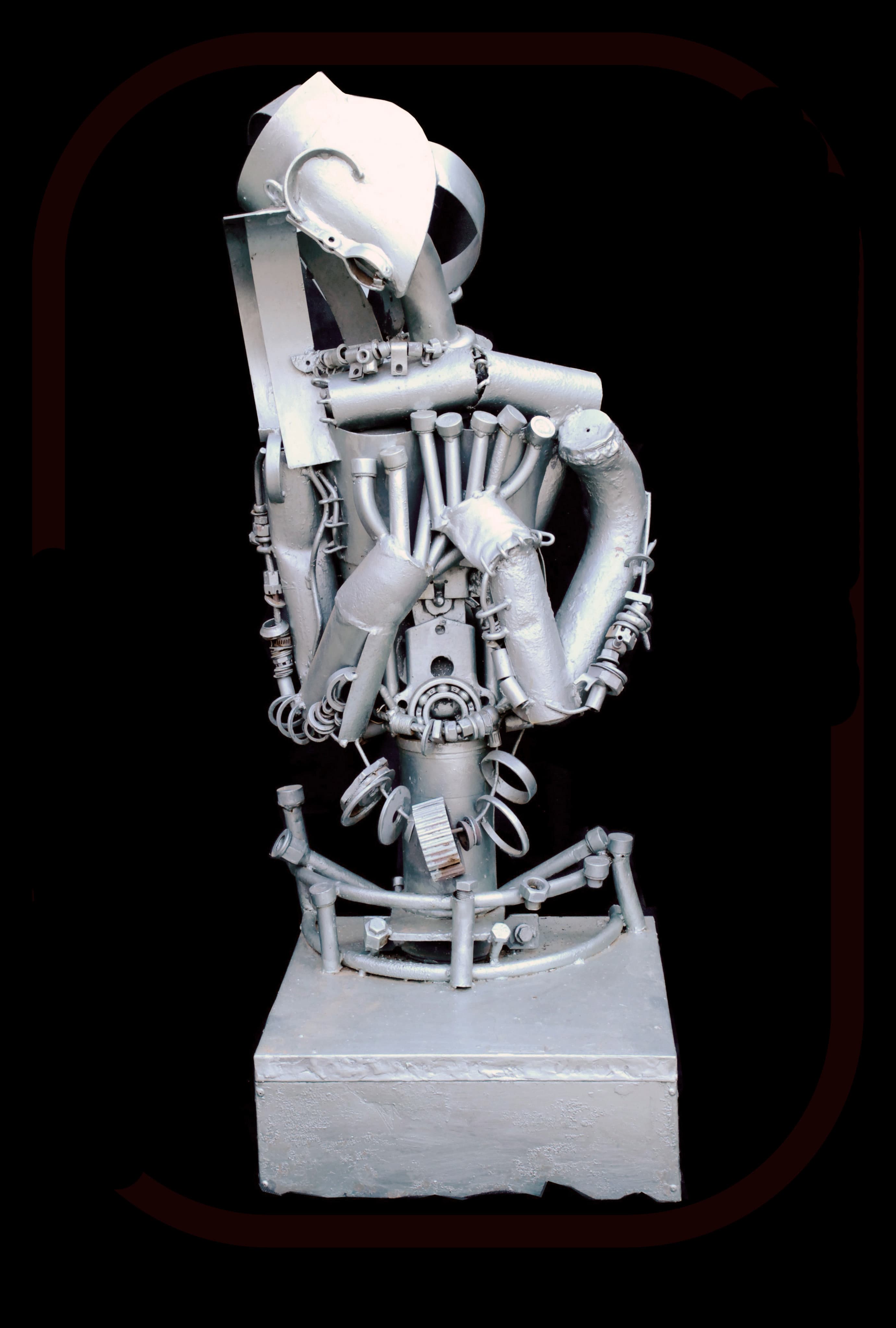 Escultura em sucata nº 3 — obra de Emicles Nogueira Nobre, escultor em Brasília (DF)