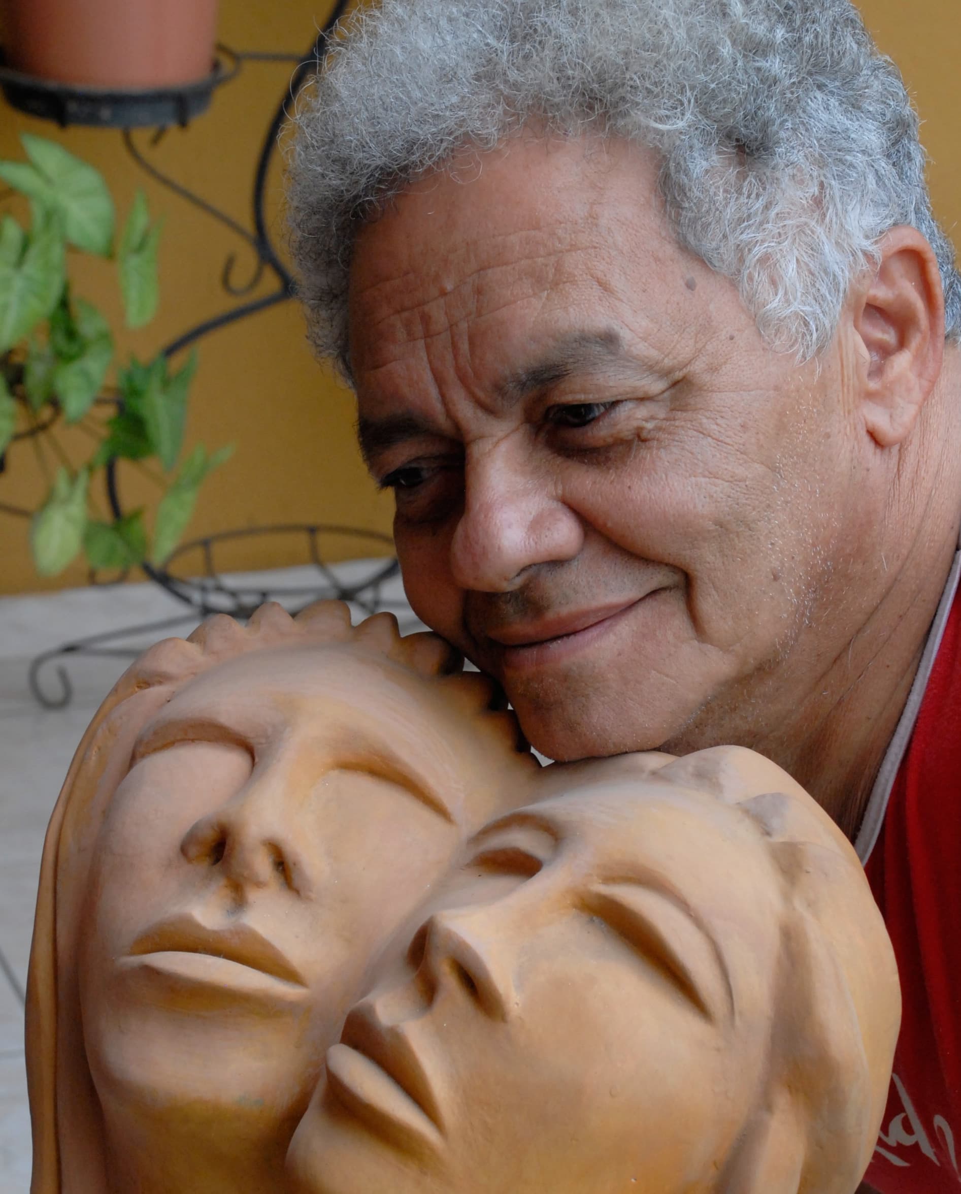 Retrato de Emicles Nogueira Nobre, artista plástico e escultor em Brasília (DF)